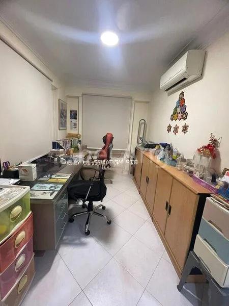 Executive HDB for Sale in  692 Jurong West Central 1 - Image 7